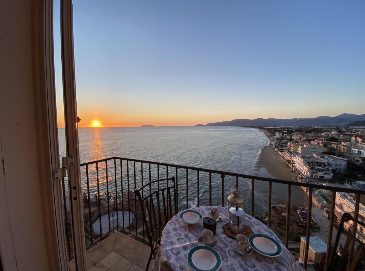Holidaycasa Romano - Vacanza Nel Cuore Di Sperlonga Luaran gambar