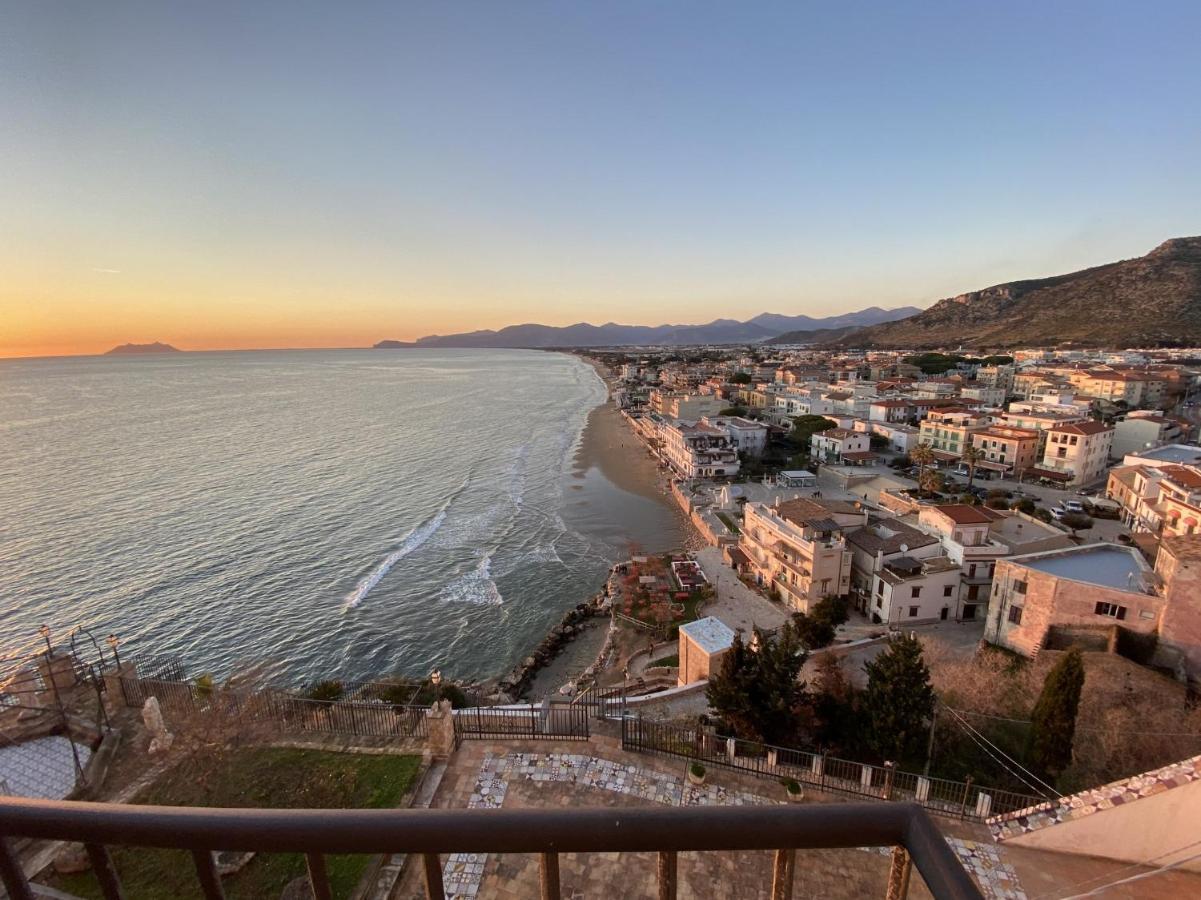 Holidaycasa Romano - Vacanza Nel Cuore Di Sperlonga Luaran gambar