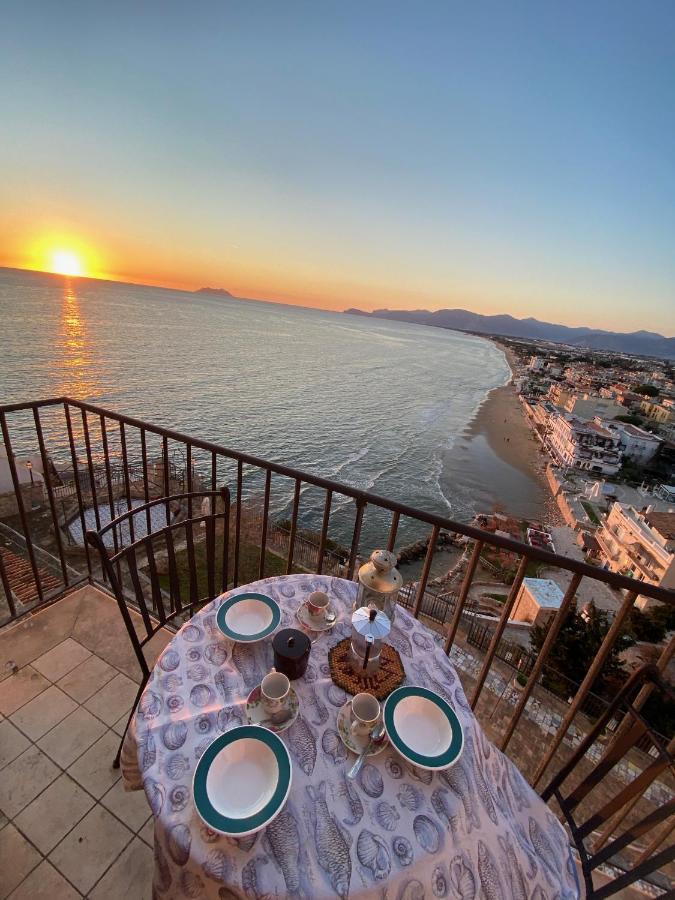 Holidaycasa Romano - Vacanza Nel Cuore Di Sperlonga Luaran gambar